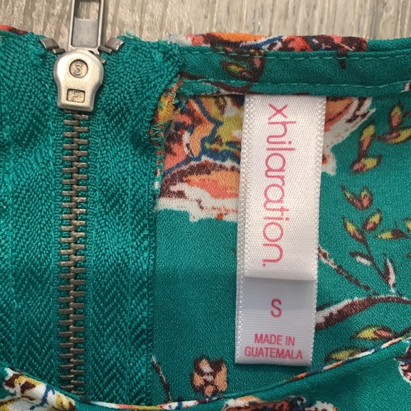Xhilaration Small Green Ruffle Front Zip Back Floral Blouse - Picture 5 of 9